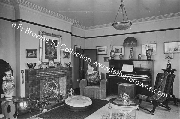 MRS KENNEDYS HOUSE 42 DERRYVOLGIE AVENUE SITTING ROOM